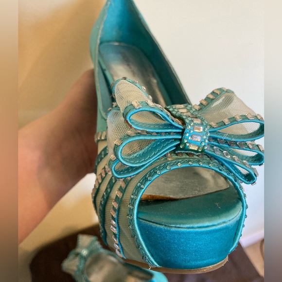 Turquoise Bow Heels Zigi New York size 9 - Picture 7 of 9